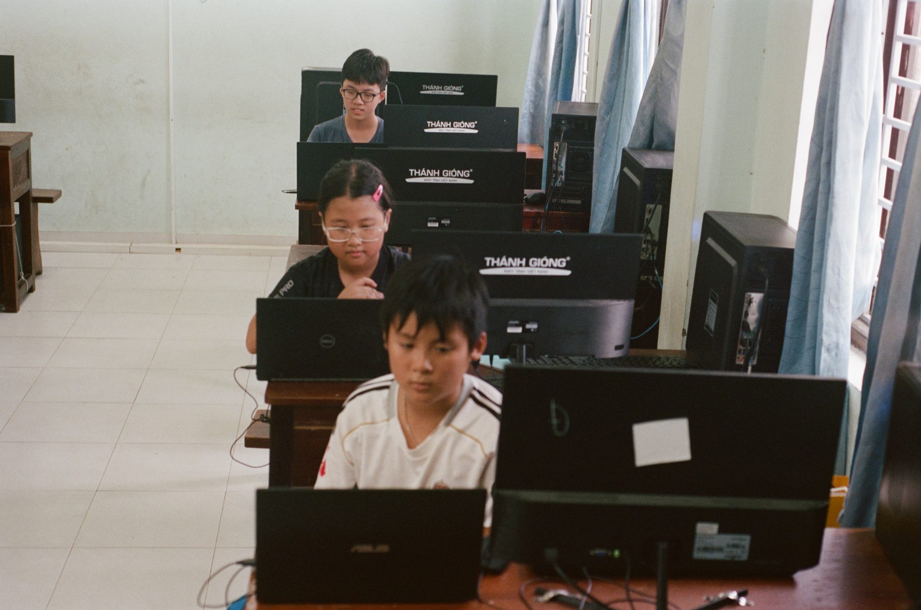 Students at their monitors in the Phu Hai School computer lab